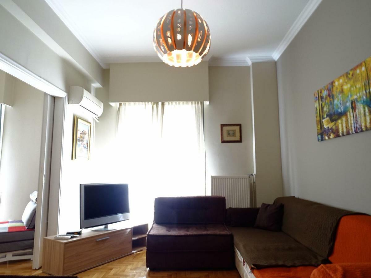 Chic Central Apartment In Evangelismos Metro Station Athen Exterior foto